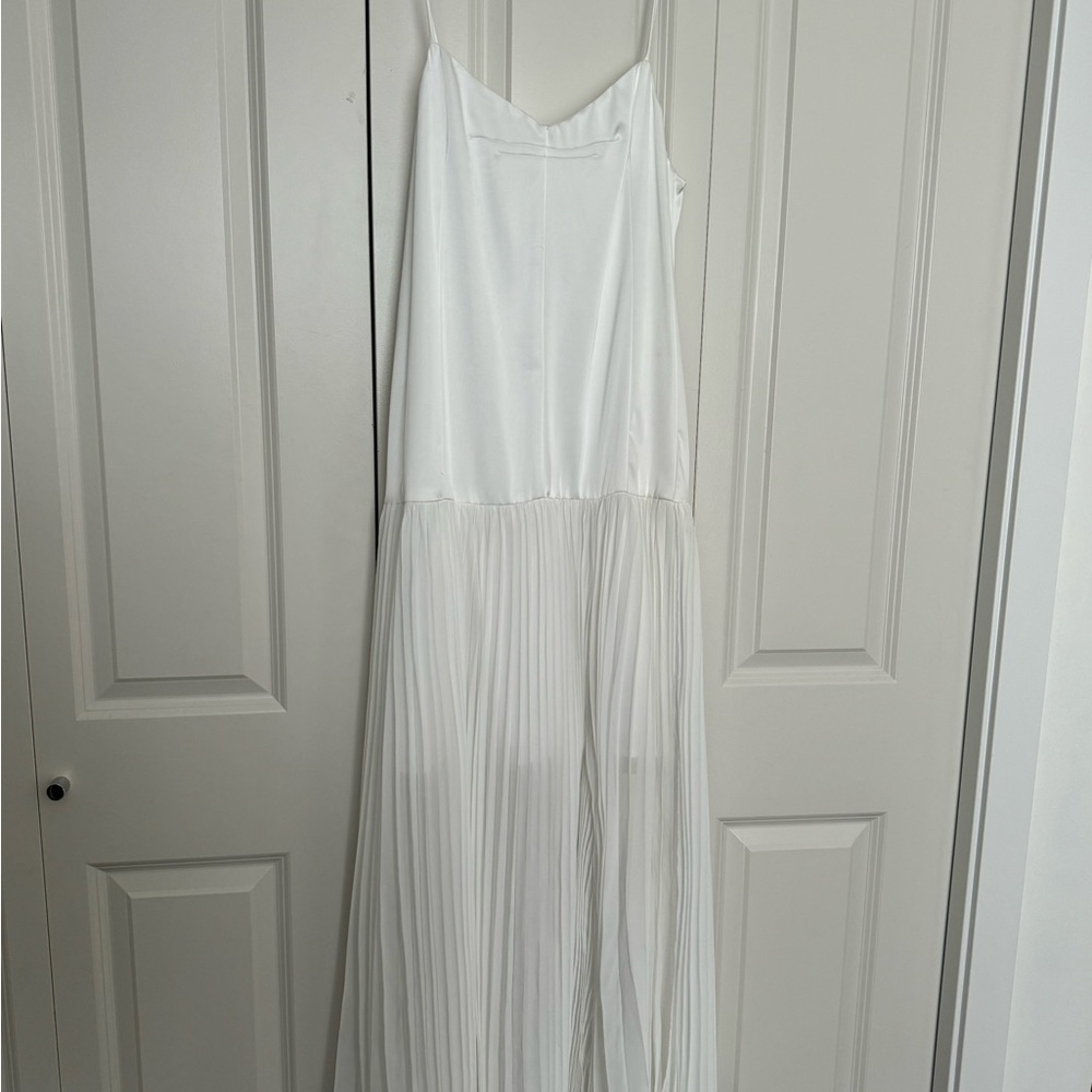 Elegant White Maxi Dress with Pleats